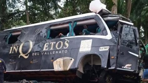 Bus de Los Inquietos del Vallenato colisionó contra un árbol