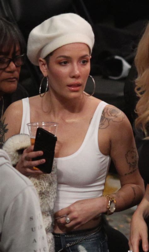 Halsey At La Lakers Vs New Orleans Pelicans Game In Los Angeles