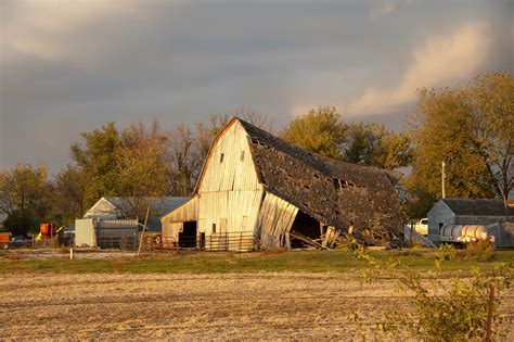 Old Farm Buildings Wallpaper - WallpaperSafari