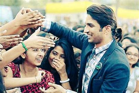 Sushant Singh Rajput creates fan frenzy at a Mumbai college