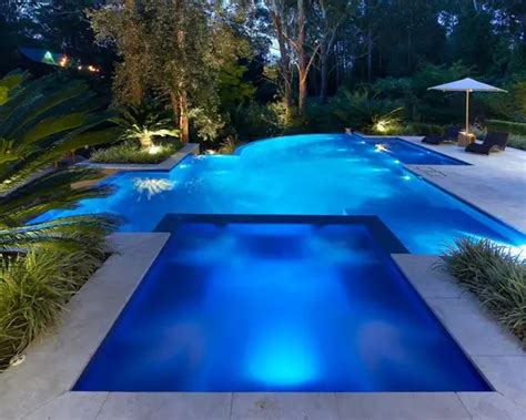 21 Landscape Small Backyard Infinity Pool Design Ideas - Style Motivation