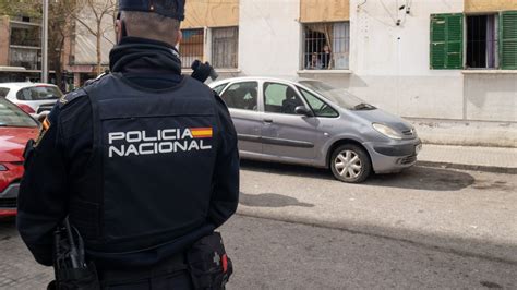 Arrestan A Dos J Venes Argelinos Tras Golpear A Un Hombre Para Robarle