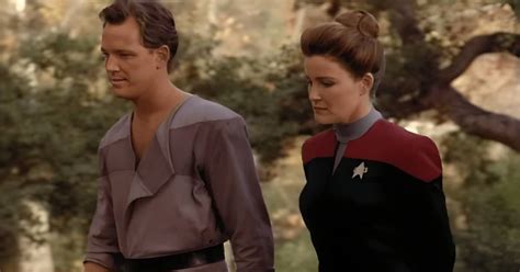 Why Star Trek: Voyager Season 1 Didn't Have A Finale