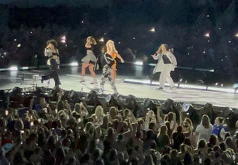 2868700e-632f-4972-8ba9-7d7184e7768e-large36x25_TaylorSwiftConcert4.jpeg