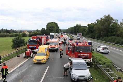 Kreis Bamberg T Dlicher Unfall Auf A Bei Schl Sselfeld Bildergalerie