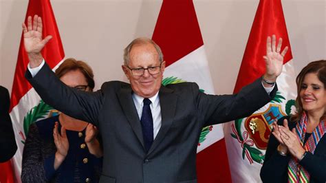 Kuczynski presenta su dimisión 24 horas antes de ser destituido por el