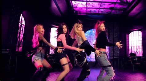 Blackpink Debut Song Boombayah Or Whistle Pink Whistle Stage Boombayah Sbs Inkigayo Debut Perf