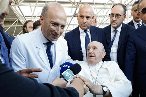 Indagato Il Chirurgo Del Papa Sergio Alfieri Avrebbe Firmato