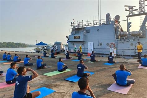 Indian Navy Ship Batti Malv Visits Sri Lanka S Trincomalee Port