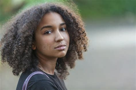 Belle Fille Africaine Photo Stock Image Du Verticale