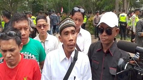 Demo Tuntut Pj Bupati Banyuasin Hani Syopiar Rustam Dicopot Massa