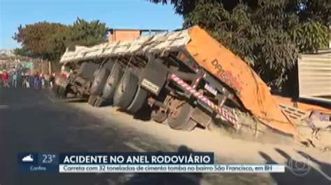 V Deo Carreta Toneladas De Cimento Tomba No Anel Rodovi Rio