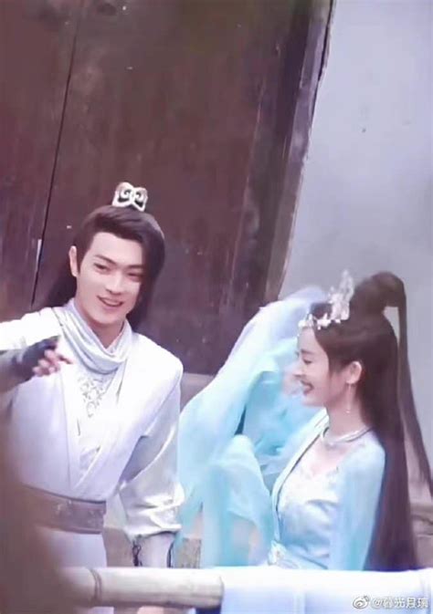 Màn đụng hàng hot nhất hôm nay Cúc Tịnh Y bị 1 mỹ nhân cướp style sương sa hạt lựu chị nào