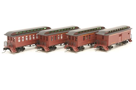 Athearn 11029ATH Overton 34 Coach Of The Canadian Pacific Red