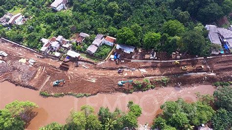 Pengendalian Banjir Kali Ciliwung Segmen Cawang Dki Bebaskan Lahan 14