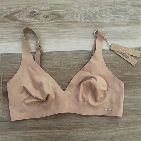 SKIMS Naked Plunge Bralette M NWT PRICE IS FIRM NO Depop