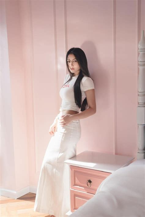 Hot girl đời đầu nổi tiếng với bộ ngực khủng khoe body cực cháy