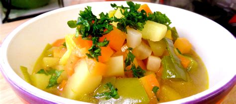 Einfache Gemüsesuppe Mit Paprika Und Kartoffeln Kochbock De