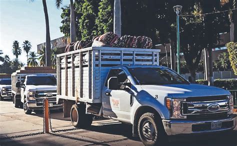 Personal Del Gobierno Limpia Cochinero De El Ratón” Y Regala Despensas