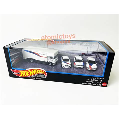 Hot Wheels BMW Premium Garage BMW M5 E39 BMW M2 BMW M3 E46 Fleet Flyer Dash L Set 2022
