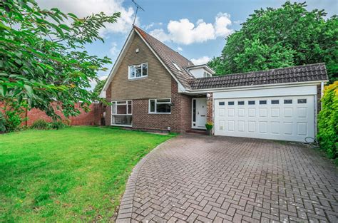 4 Bedroom Detached House For Sale In Trevelyan Bracknell Berkshire Rg12