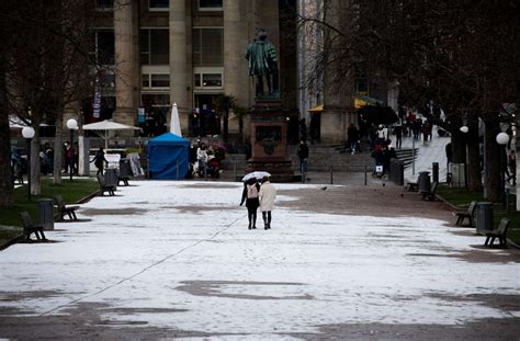 Erster Schnee Des Jahres Sorgt F R Zaghafte Winterlandschaft