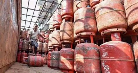 Lpg Cylinders To Come With Qr Codes Facility Soon