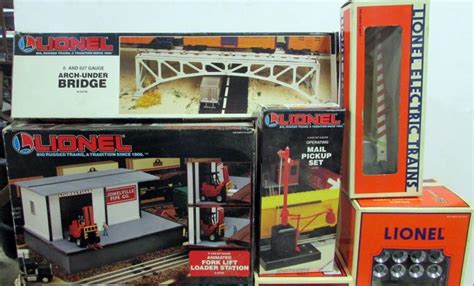 (8) Lionel Train Layout Buildings / Accessories OB