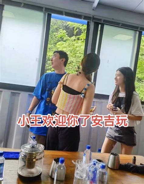 王思聪与美女一同划船被偶遇 两人配合默契氛围欢快新浪图片