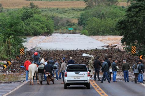 Fotos Chuvas Causam Danos No Sul Do Brasil 09062014 Uol Notícias