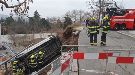 Video Foto Ve Vr Ovic Ch Se Utrhl Svah S Krajnic Se Z Til D M I