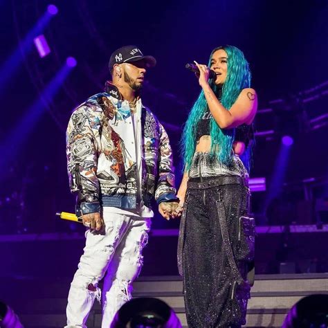 Karol G Envía Mensaje A Anuel Aa Y Yailin La Más Viral En Pleno Concierto