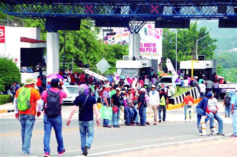 Toman Maestros De La CNTE Casetas De Cobro En Chiapas