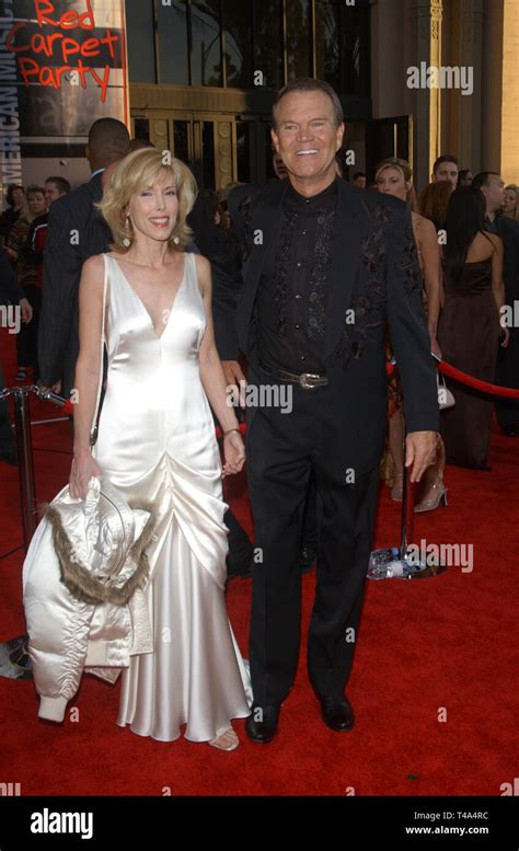 LOS ANGELES, CA. November 16, 2003: GLEN CAMPBELL & wife at the 31st