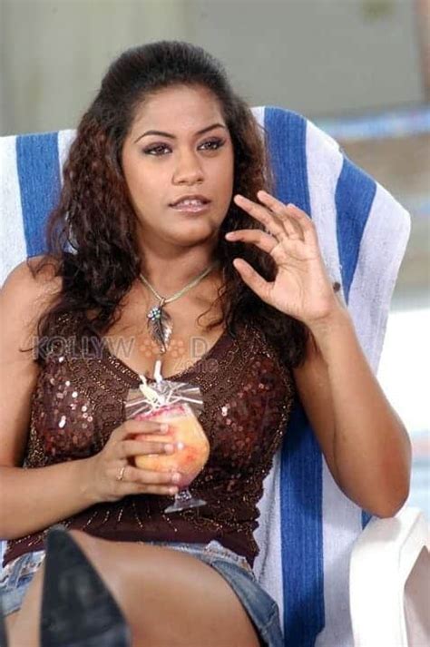 Mumaith Khan Hot Pictures Kollywood Zone