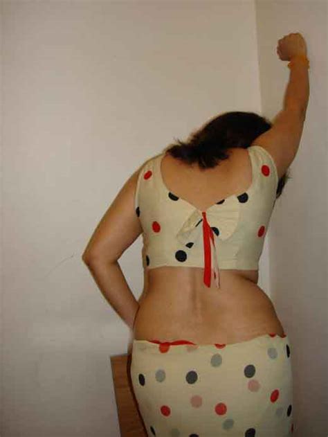 Desi Saree Aunty Round Ass