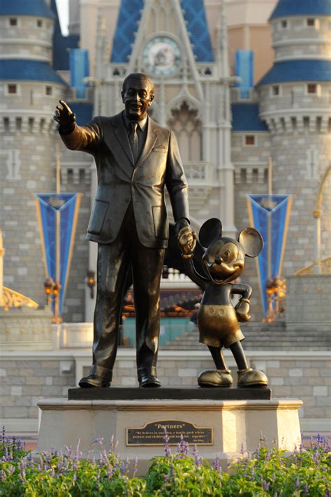 Statue | disneydetail