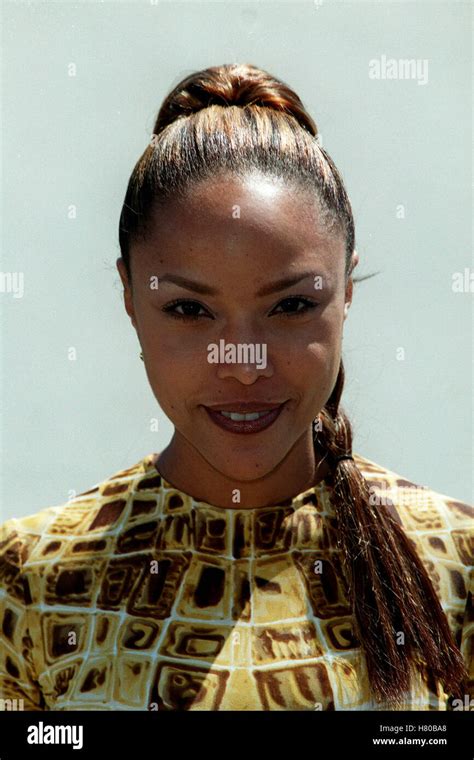 Lynn Whitfield 1999 Hi Res Stock Photography And Images Alamy