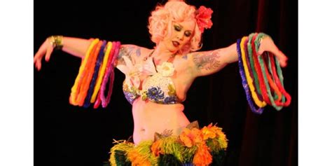 Vendredi Et Samedi Bourg Spectateurs Pour Le Cabaret Burlesque