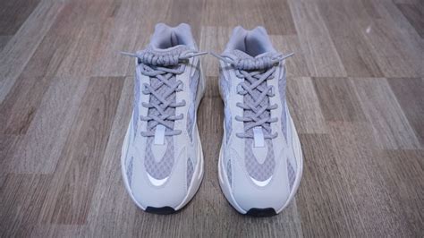 Hướng Dẫn Cách Buộc Dây Giày Yeezy 700 đơn Giản Cho Phong Cách Thời