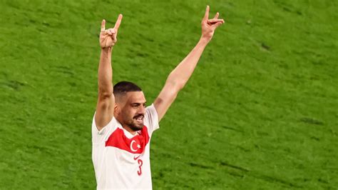 Merih Demiral im EM Achtelfinale 2024 UEFA ermittelt wegen Wolfsgruß