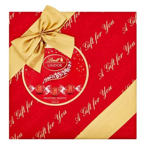 Lindt Lindor Milk Gift Wrapped Box 287g