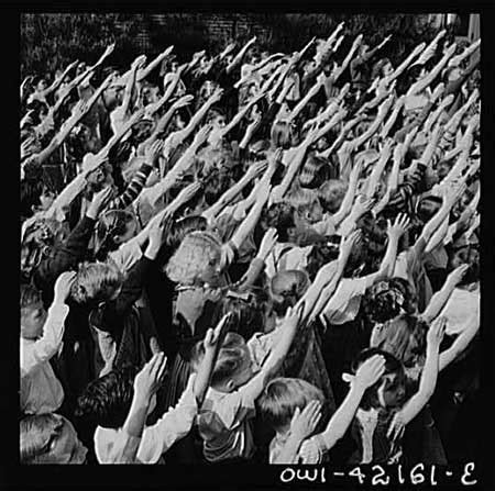 The Official Pledge of Allegiance Salute Used to be a ‘Hitler Salute’