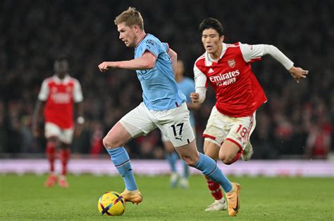 Manchester City moves into first place after winning showdown against ...