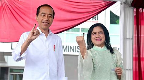 Presiden Joko Widodo Dan Ibu Iriana Gunakan Hak Pilih Pada Pemilu