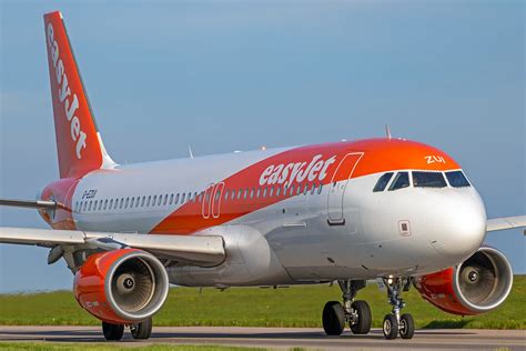 EasyJet Airbus A320 214 G EZUI Bristol U22705 To Barce Shaun