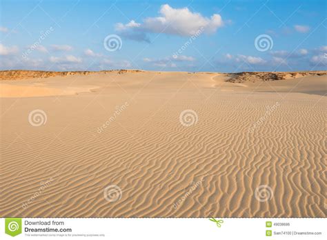 Las Ondas En Las Dunas De Arena En Chaves Varan A Praia De Chaves En