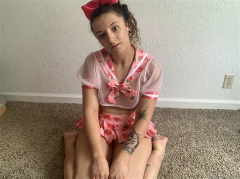 Hot Schoolgirl Dakota Marr Showing Her Body In A Sexy Outfit 15 Photos
