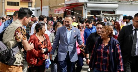 Fernando Flores Fernández destina 10 toneladas de bacheo para