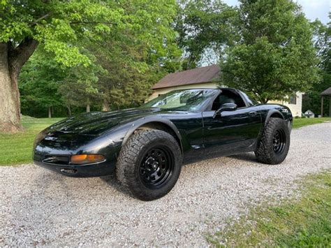 Chevrolet Corvette C5 на 33-дюймовых колёсах форсирует брод — лучшее ...